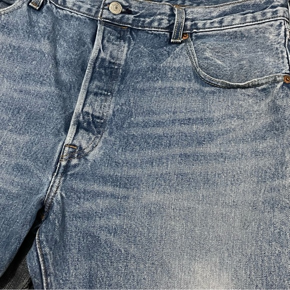 Levi's 501 Men’s 38x32 (38x31) Straight Fit Jeans Light Blue Denim Button Fly - Picture 5 of 16